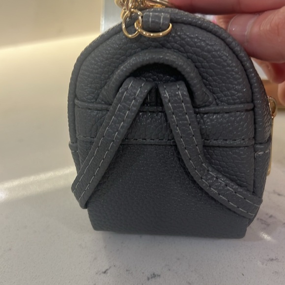 Fashion key chain holder / coin pouch - gray with gold hardware. NWOT - Picture 5 of 10